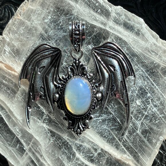 Halloween Flying Vampire Bat Opalite Gemstone Crystal Jewelry Pendant Charm - Picture 6 of 7